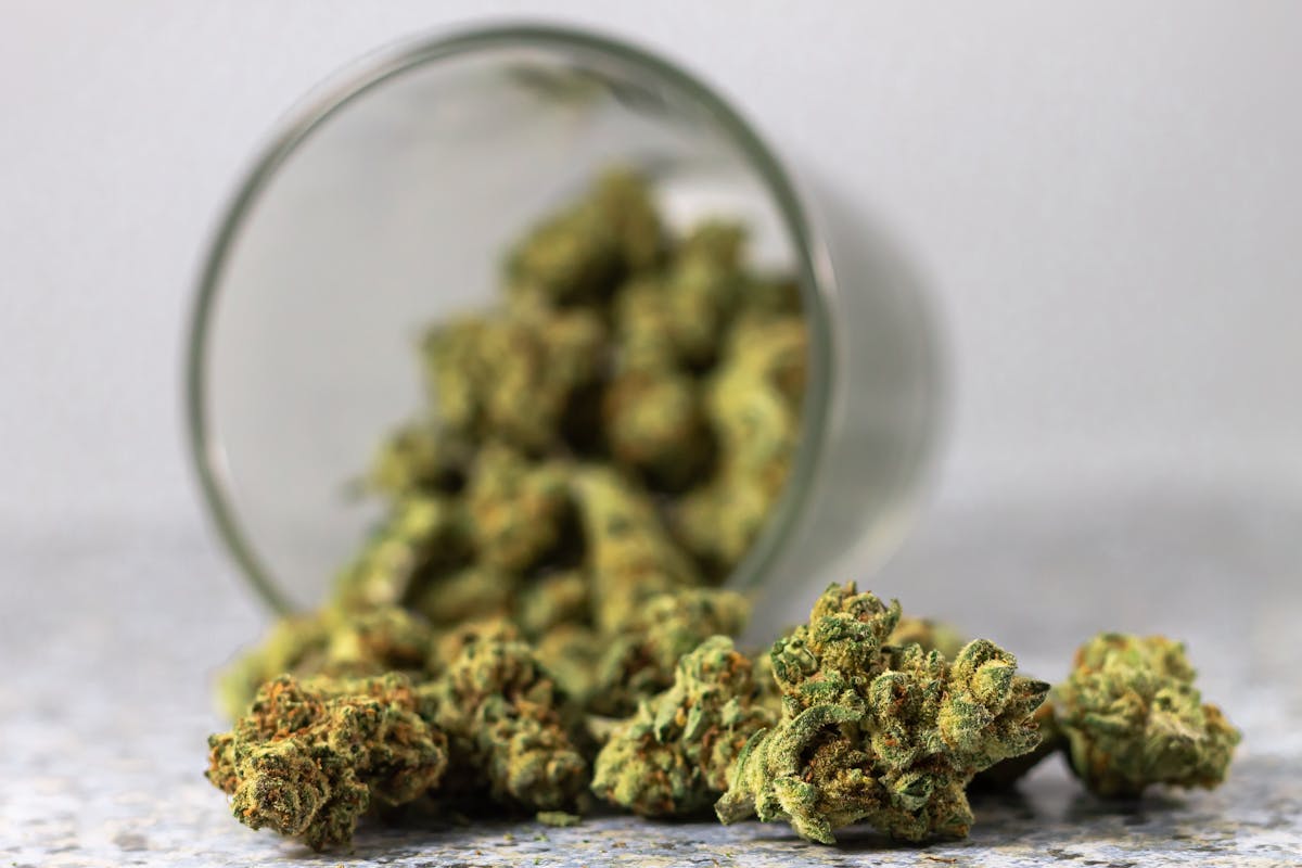 Cannabis bestellen Premium Blueten im Glas