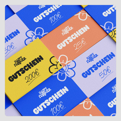 Überlappend angeordnete Happy-Flower-Gutscheinkarten in Blau, Gelb, Apricot und Helllila mit Blumenmotiven und Beträgen von 25, 50, 100 und 200 Euro.