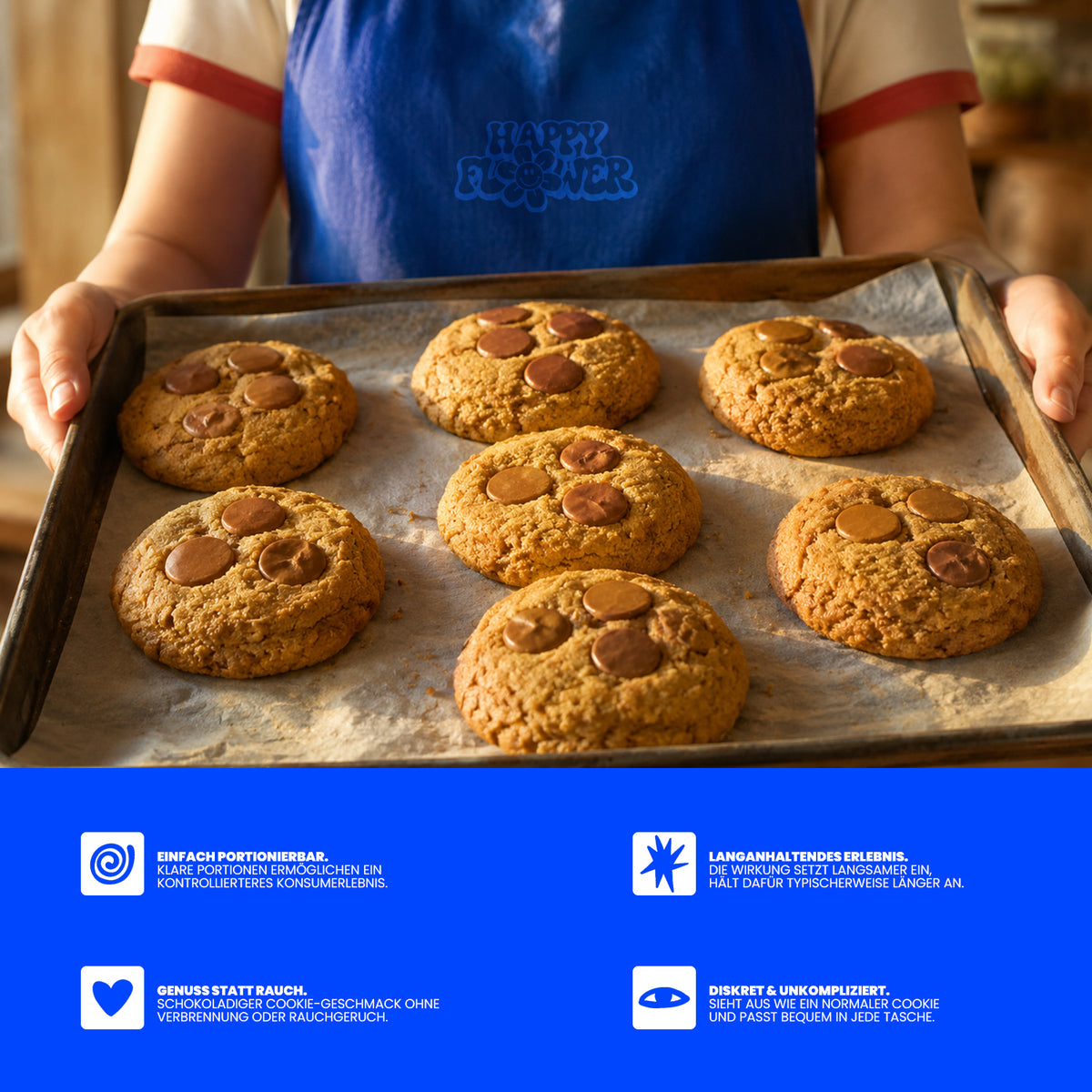 Person mit blauem Happy-Flower-Schürzenlogo hält ein Backblech mit sieben großen THC Schokoladen-Cookies. Darunter werden die Vorteile „einfach portionierbar“, „langanhaltendes Erlebnis“, „Genuss statt Rauch“ sowie „diskret und unkompliziert“ hervorgehoben.